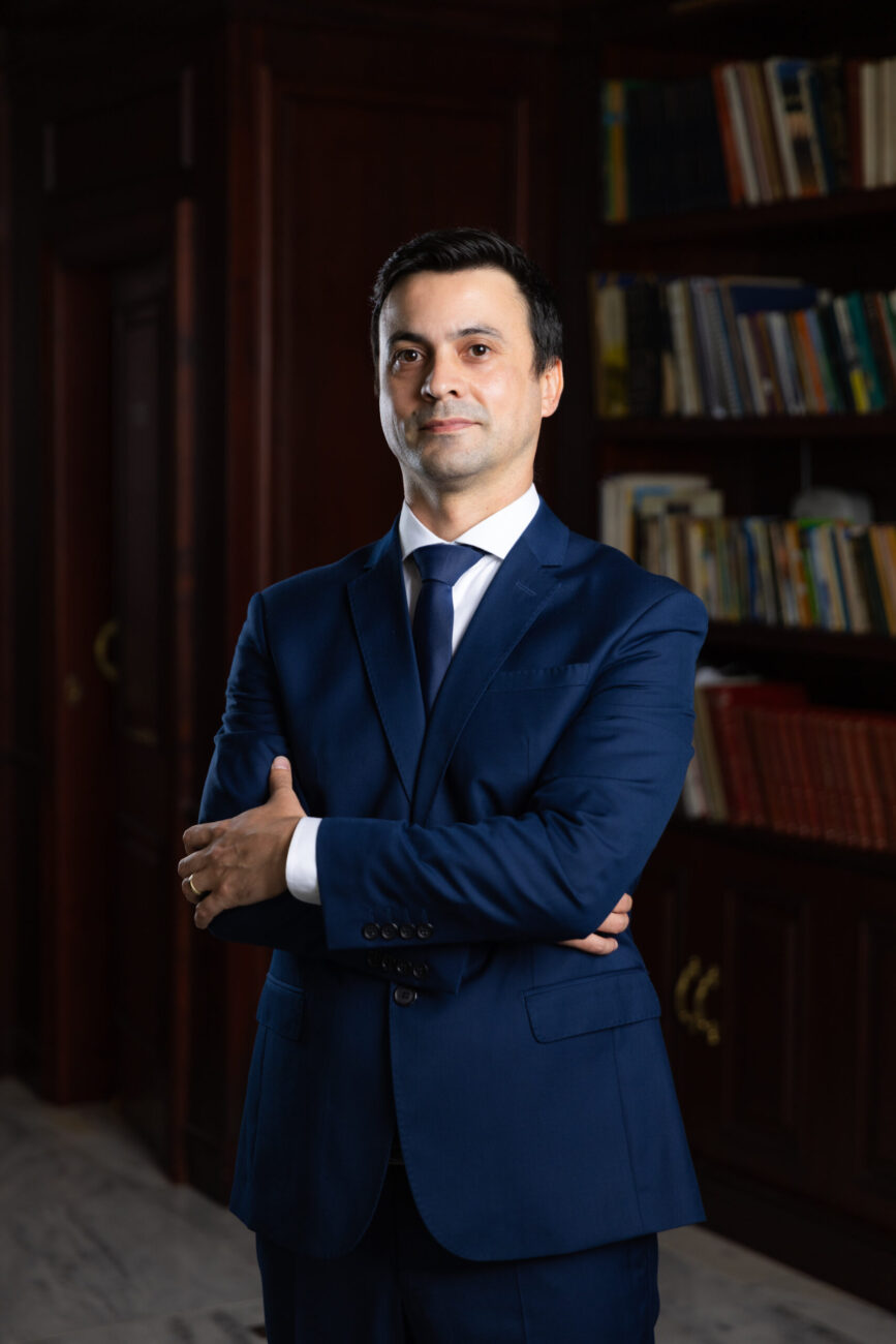 Retratos Alexandre Chiquini Advogados Juan Azevedo fotografia 4 scaled e1772208389889