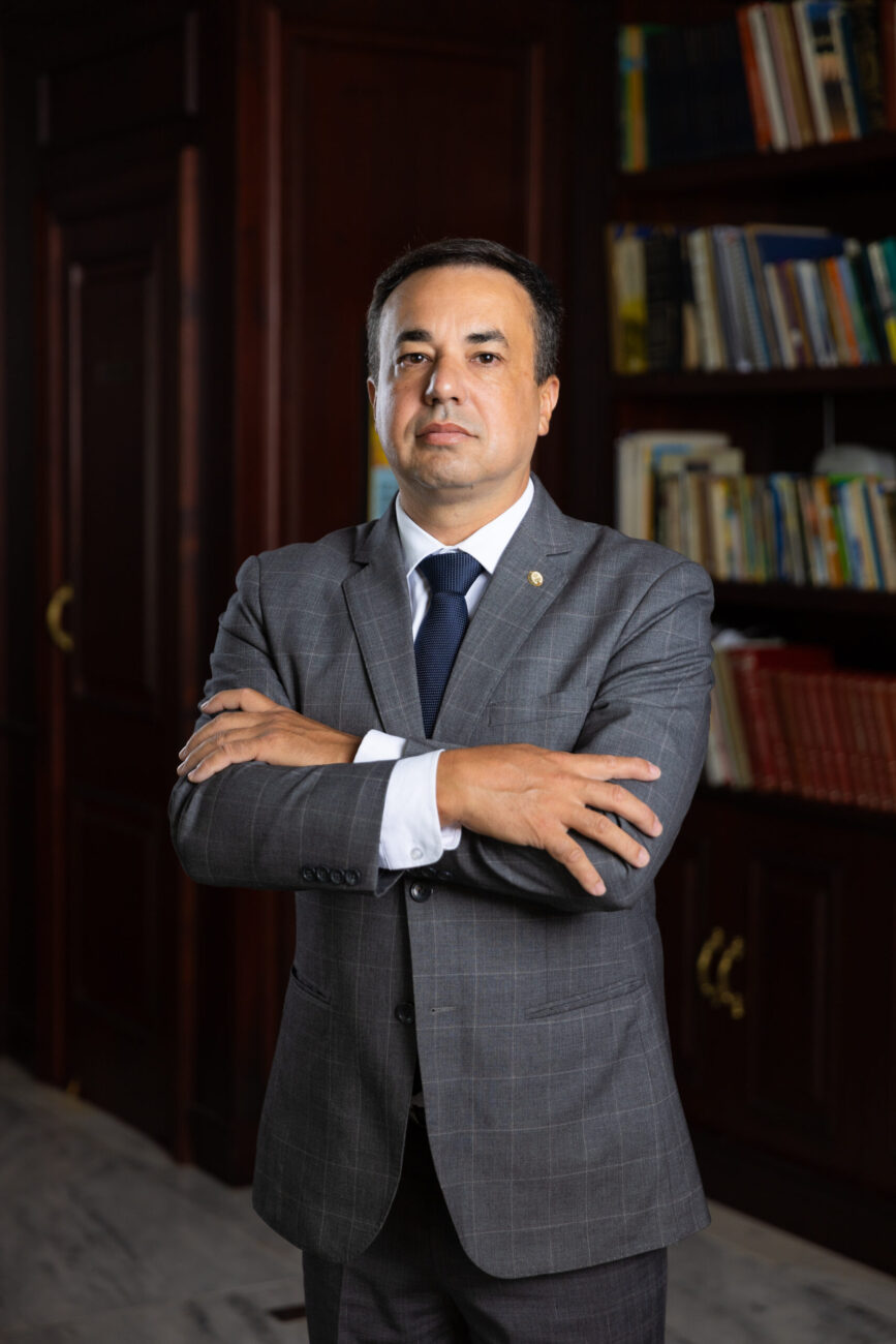 Retratos Claudio Chiquini Advogados Juan Azevedo fotografia 1 scaled e1772201958594